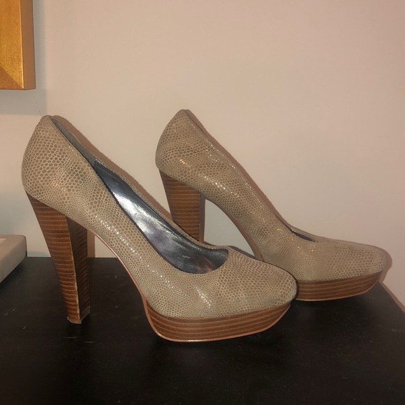 NUDE PUMPS - Picture 1 of 2